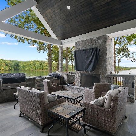 Rare Find Best Lot With Dock And Views On Lake Winchester Екстериор снимка