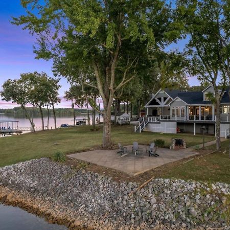 Rare Find Best Lot With Dock And Views On Lake Winchester Екстериор снимка