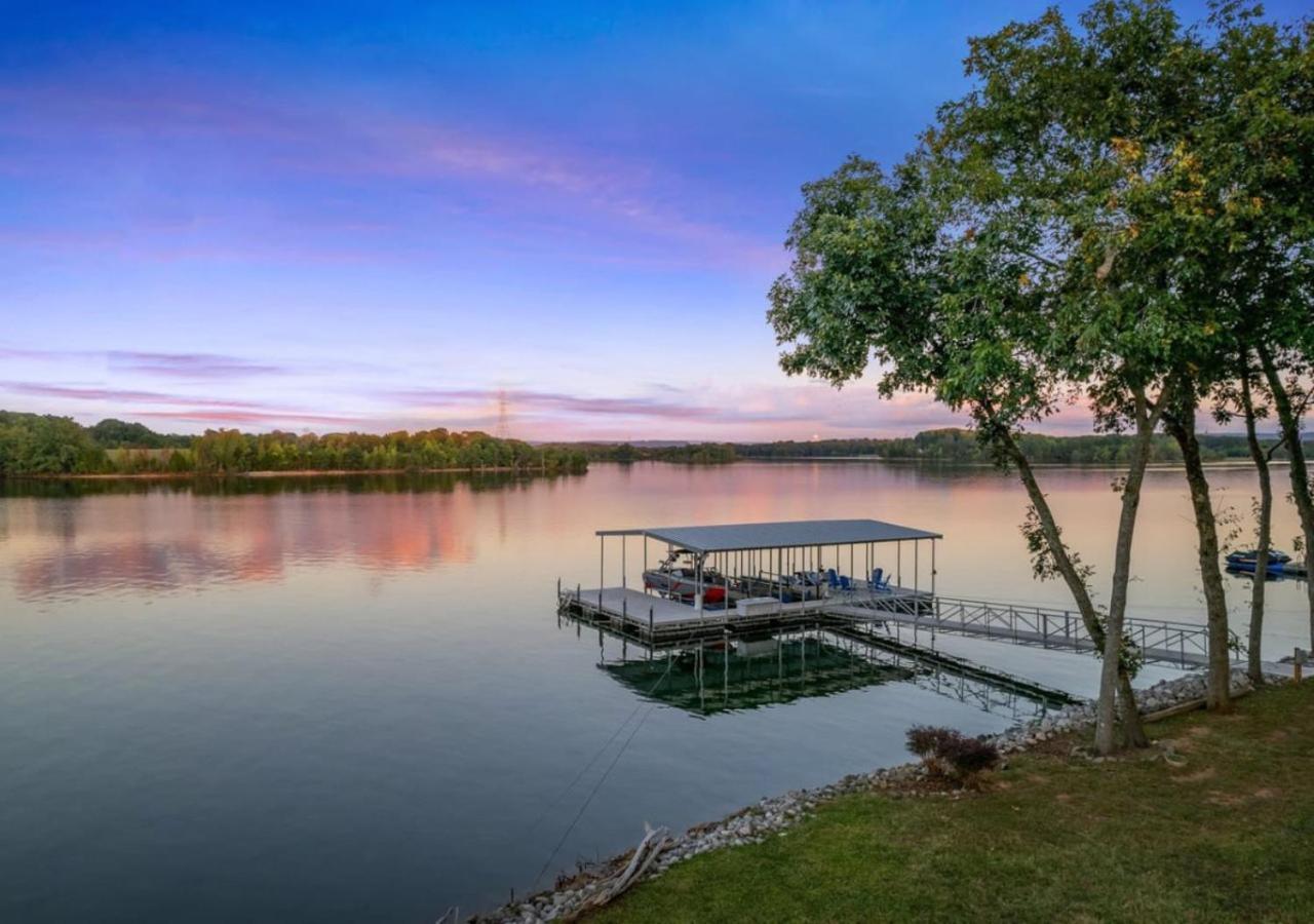Rare Find Best Lot With Dock And Views On Lake Winchester Екстериор снимка