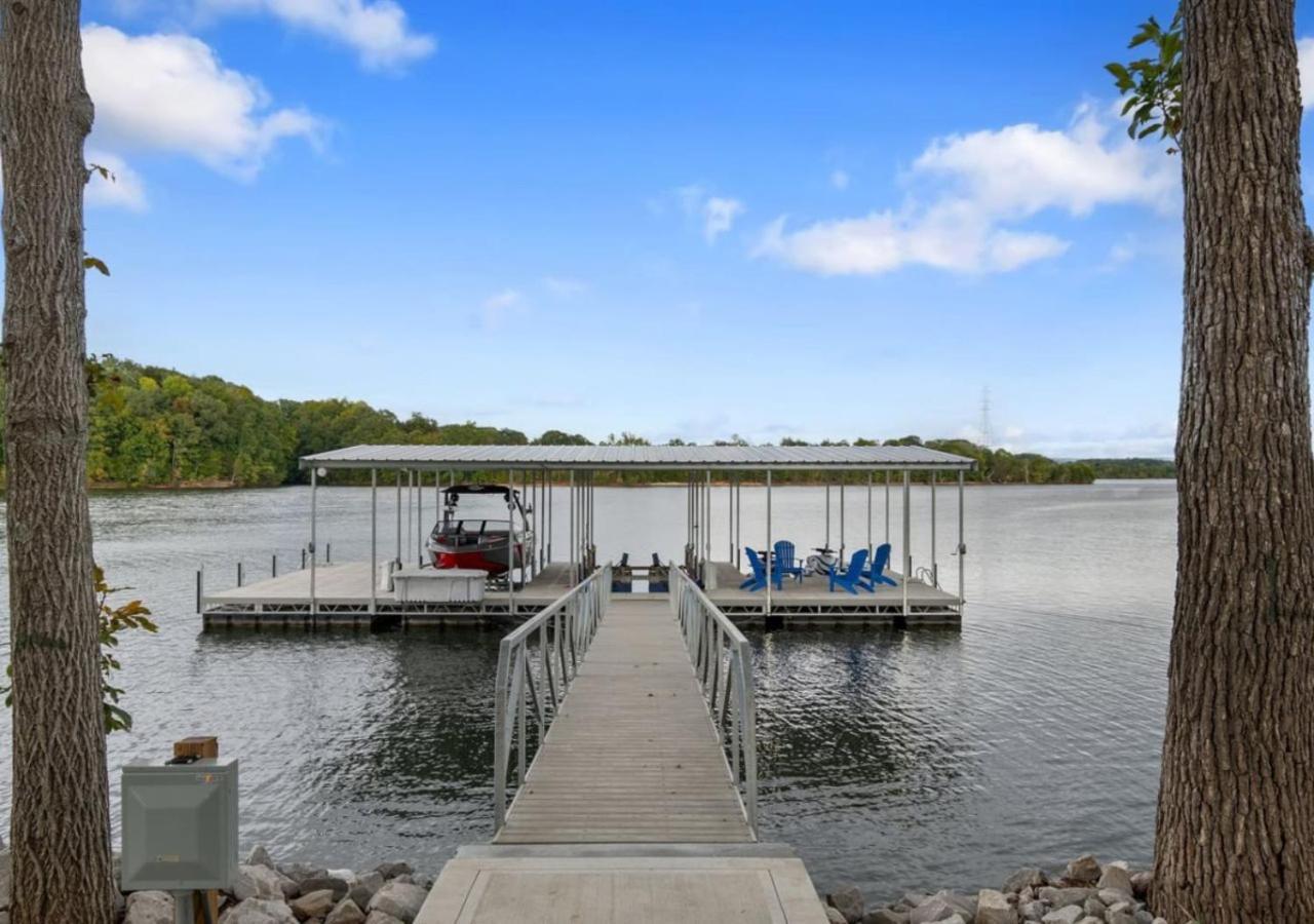 Rare Find Best Lot With Dock And Views On Lake Winchester Екстериор снимка