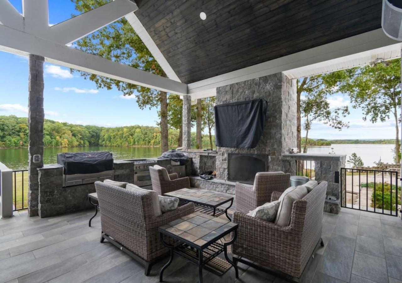 Rare Find Best Lot With Dock And Views On Lake Winchester Екстериор снимка