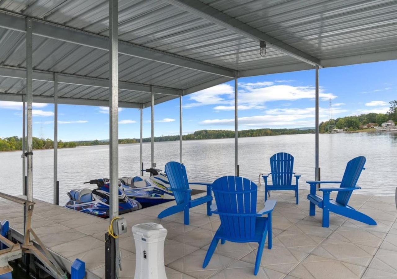 Rare Find Best Lot With Dock And Views On Lake Winchester Екстериор снимка